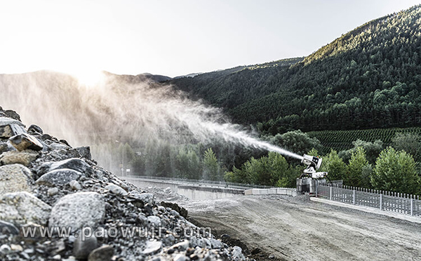 鄭通霧炮機(jī)廠家,霧炮機(jī)廠家直銷(xiāo)-砂石廠降塵霧炮機(jī).jpg
